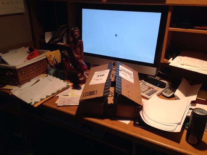 So I haven't been to the office this week until today. Look what @PornicateAdam left me! http://t.co<a href="/tag/wewantthecup"class="tags"><span>#wewantthecup</span></a><a href="/tag/letsgobolts"class="tags"><span>#letsgobolts</span></a>