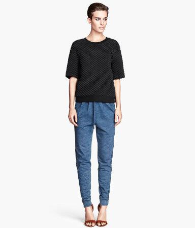 LaCasteRules's tweet photo. @eliSelles nueva moda de HyM! Pantalon de chundal con tacones! lo compramos? http://t.co/DuqGlRUWOY