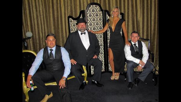 lisamiria's tweet image. Love my coaches. Amazing men to put up with 20+ crazy ladies! Thank you xo @Gaff55 @OTangles