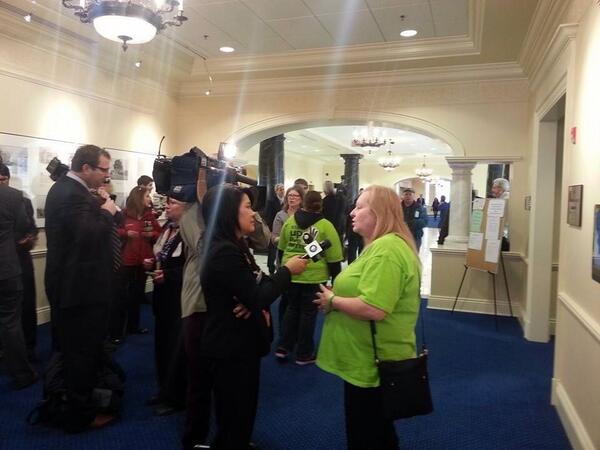 UFCW400's tweet photo. Cindy and Tiffany, members of @ForRespect let the press know why it's time to #raisethewage in MD now! #raisemd http://t.co/GKrTerdn6J
