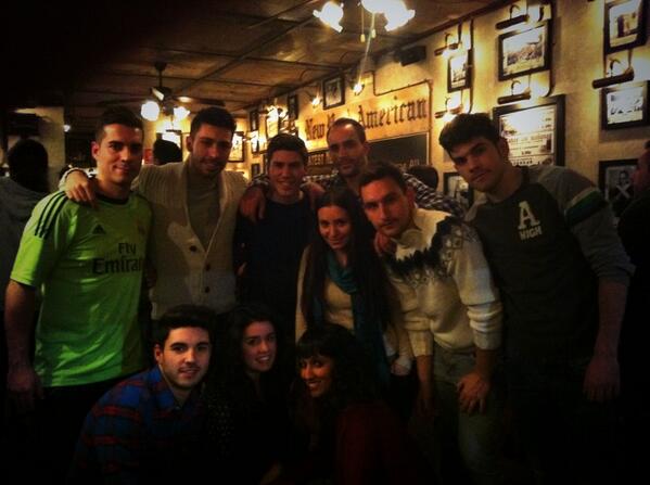 Doner_Serginho's tweet photo. Que grandes sois!! Mas tardes asi! @barco_omar @Sr_Adriamovich @Jonynho16 @Abarroso21 @AitorEsteban @Marisolmarisss http://t.co/7LpvWyDosF