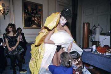 SWGallery's tweet photo. Harry Benson "Christy Turlington in Vivianne Westwood, 1993" #nyfw #backstage #staleywise http://t.co/sJkw4A6eEg