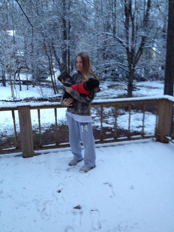 urncooper4's tweet image. @mrsdigavero #readinginthesnow #hgcs2014 with my buddy Sheriff