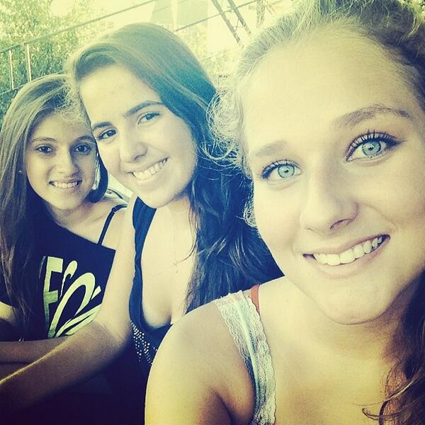 __bruunac's tweet photo. Desde sempre, pra sempre <3 @_adrisandi  @kaamy_g http://t.co/ATJWXlpLbk