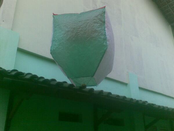 Syahreza_majid's tweet photo. @EiffelCorp praktikum fisika ( balon udara ) @Fardhani1 @farisisfaris @fajarislan  #memory http://t.co/FwvPlUIN0d