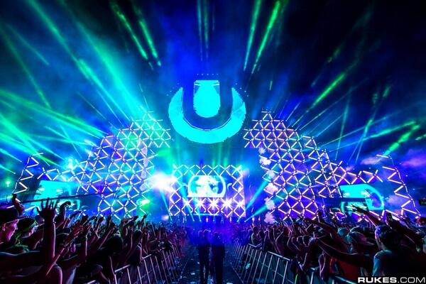 Toriaa_strataa's tweet image. It doesn't even feel real yet that I'm going. #UMF 💜 @Fkoscinski @mariana_xoxohka