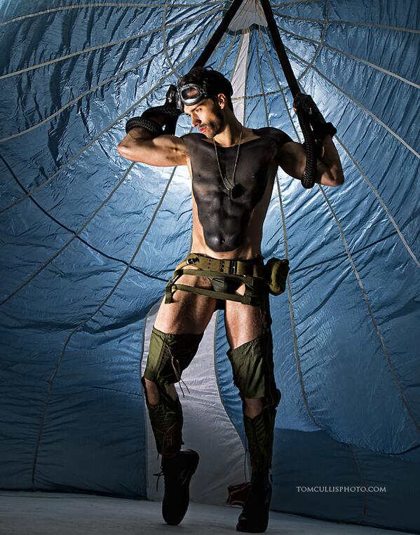 theadamdawda's tweet photo. Sneak peak raw file w/ Tom Cullis from from today #fitness #soldier #TuesdayTreat #3YearsOfNeverSayNever http://t.co/9ttLt3nb29