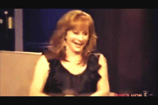 kimhutson4's tweet image. Reba on Chelsey Lately #BigLaughs #FunInterview