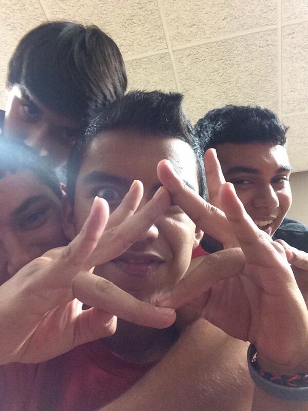 TeensAgainst__'s tweet photo. kudos selfies ✌️ http://t.co/JB9re9yHPh