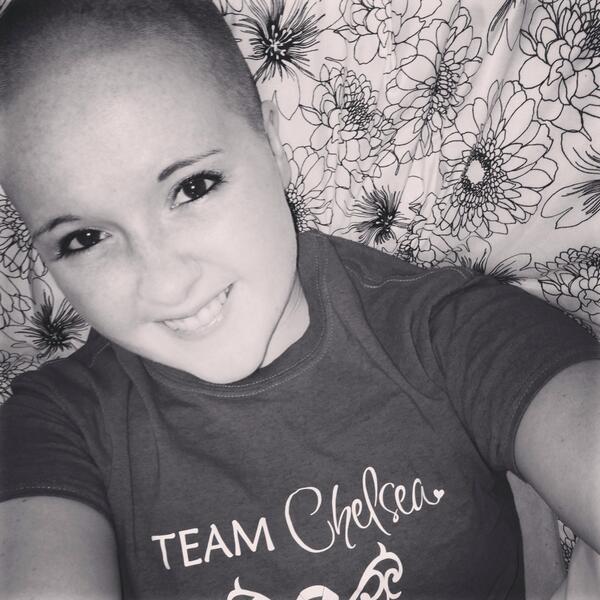 TeamChels's tweet image. Chelsea rockin her bald head ☺️