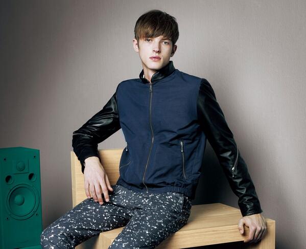 MVIO Leather MIX Blouson처럼. 옷을 입는다는 것은, 자신의 개성을 살리고, 자신을 표현하는 재미있고 창조적인 것이어야 한다. -Tommy Hifiger Blouson_MK4A35210R