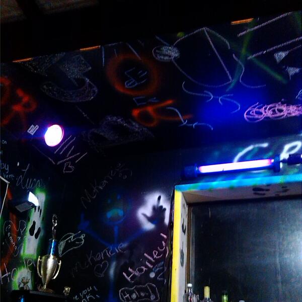 hank396's tweet photo. Strobe lights Blacklights and hooka going to be great #hooka #strobelights #blacklights #awesome #myroom http://t.co/iXWax6RIPh
