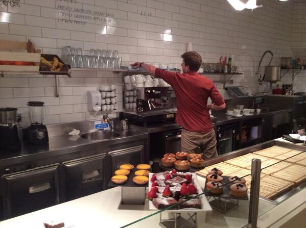 At <a href="/B_BonMatin/">BoulangerieBonMatin</a> with <a href="/CrcClarke/">Dr Christopher Clarke</a> making the scientifically perfect coffee... #FTW