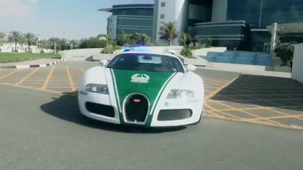 Coches de lujo para la policia de Dubái BgQftkLCAAER3ty