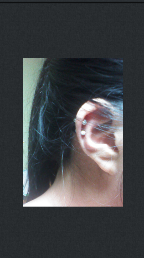 cvuzie's tweet photo. @zhal23 나 피어싱함 축하해줘 http://t.co/f9HQLYrscg