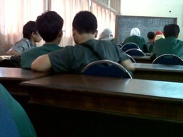Mathematica_A's tweet image. Cinta bersemi di jogyakarta