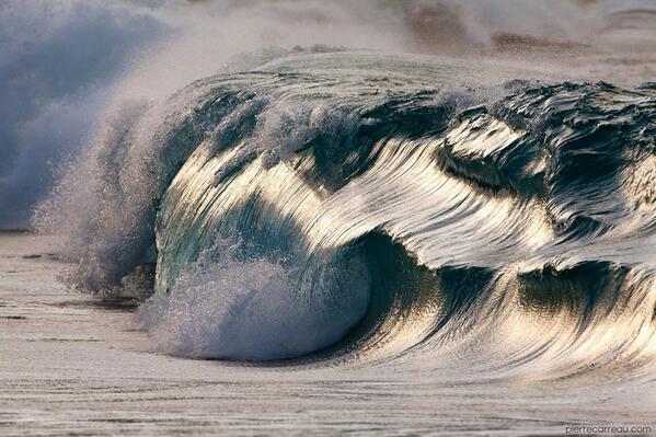 KaptanHindustan's tweet photo. This wave is so metal. http://t.co/SsILJjzxW0