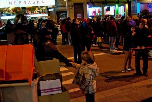 CNPUnido's tweet photo. Porque siguen sin entender que, debajo del uniforme, hay un persona como ellos. http://t.co/Sy4HZMpjki