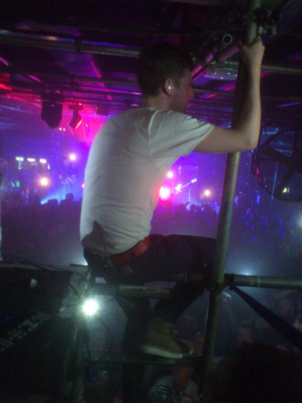ShaunMagician's tweet photo. @KaiserChiefs were epic last night - new tracks sound great live @Rickontour paid us an impromptu visit upstairs! http://t.co/Z7w18XnOx8