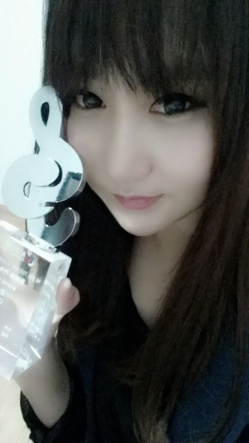 지아언니 12월상♡♡RT <a href="/ZIA_voice/">ㅈ ㅣ ㅇ ㅏ</a>: 가온차트 ♡이별남녀♡
12월상 받은날 !!!!아 너무행복해흐아악ㅠㅠ

사진은 참 가릴수있어서 좋단말이지 씨익