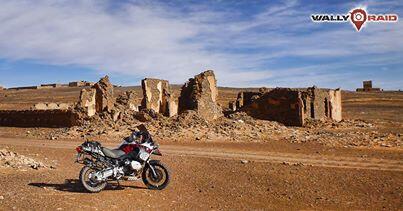 WallyRaid's tweet image. Encuentra viejos poblados y ruinas en el desierto. ¿Llegarás con tu moto? ;)
#wallyraid #marruecos