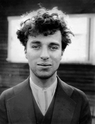 KareKalemCom's tweet photo. Charlie Chaplin, 1916. http://t.co/K0zzwEOB3M