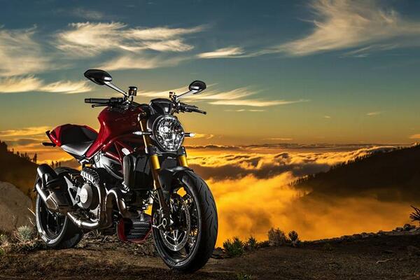 edu_deportes's tweet photo. Ducati prueba su nuevo modelo en mi isla, Tenerife. http://t.co/0sKU7zAMpq http://t.co/jCiBqTFExd