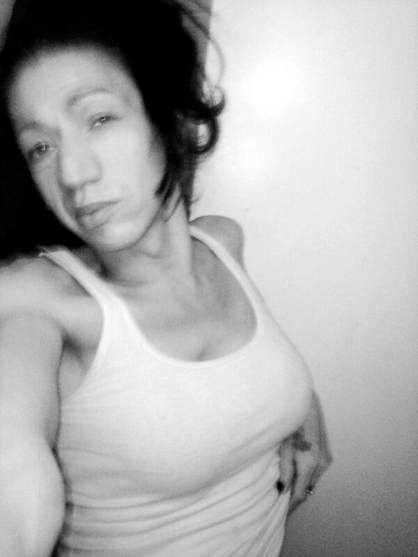 dancingtoy's tweet photo. Waiting for my contacts to come in so i can go to wrk, fridays Valentine's http://t.co/cskdOAqVhJ