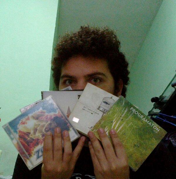 Green21mn's tweet photo. @GeneraRock #FanDeZoeCancun http://t.co/rZLTAgLLhn
