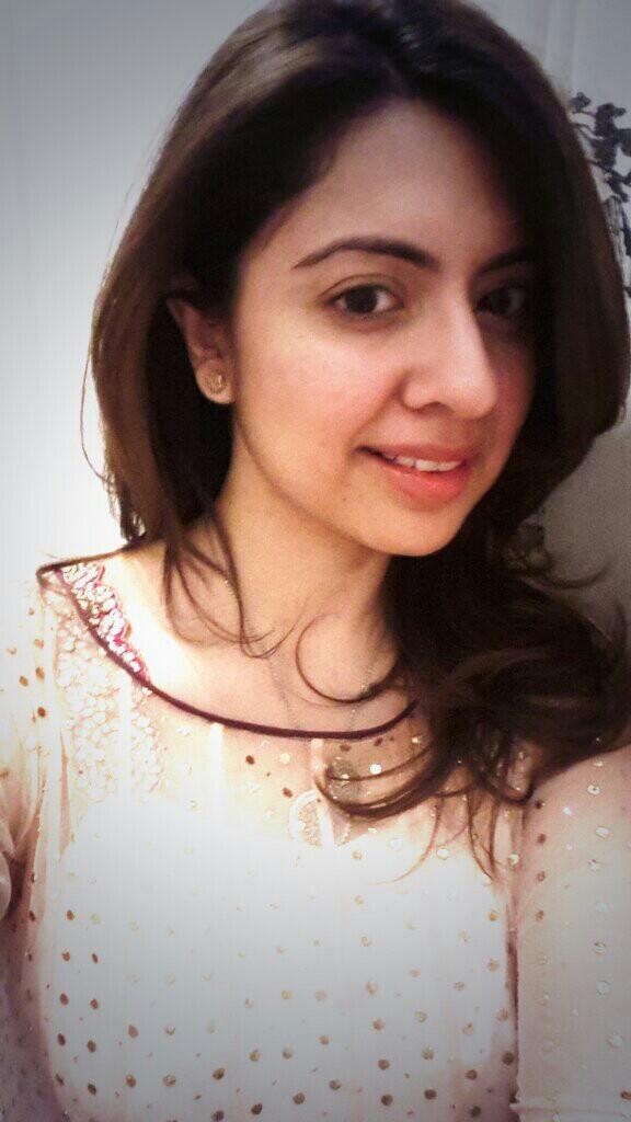 SidraIqbal's tweet photo. @ichocolateent @anuranjan1010 #ChocolateEvent #GR8WomenAwards #wardrobetrials #sansmakeup #smiles @SaniaMaskatiya http://t.co/bj202NRPe3