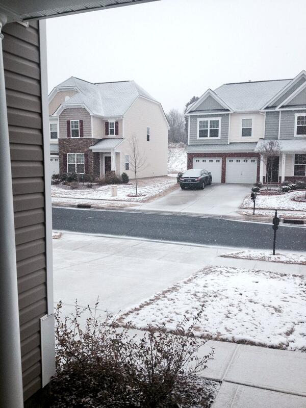Bex617's tweet photo. @wxbrad starting to come down in Steele Creek! http://t.co/ObeEbJJnsv