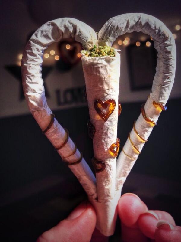 Thecliffjensen's tweet photo. I love her... #StonerNation http://t.co/fsqxj5wcU2
