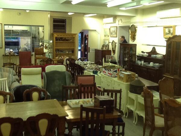 AmershamAuction's tweet photo. Furniture, ceramics, glass, pictures and collectable's all in this weeks #auction #buckinghamshire http://t.co/lNRTAuBcMk