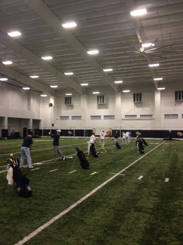 HP_Golf's tweet photo. Varsity and JV practicing yesterday inside the indoor. #unomas http://t.co/B5UnzYQ6tz