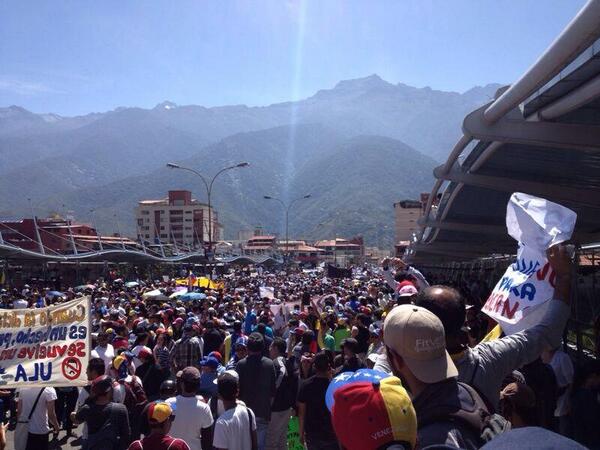 danfre36's tweet photo. Se esta llenando todo el país de gente q esta en desacuerdo con este gobierno. No queremos màs este desastre! Mérida. http://t.co/MeOFSiMOgO