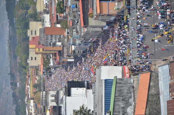 Sucesos en Venezuela BgSV_tICIAAh1U0