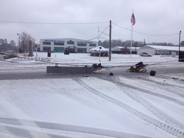 WJBF's tweet photo. Closeup of traffic light at Bobby Jones Walmart. Please stay off the roads. #CSRAStorm http://t.co/elxD2qwTqB
