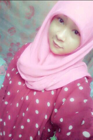bebekchupe's tweet photo. Tapi malaikat tnpa sayap :p RT @emharifai: emang bukan :D "@bebekchupe Bukan bidadari :p http://t.co/3hUZKOvWgH""