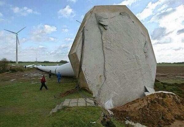 PowerStateFail's tweet photo. Irony. Irish style. #StormDarwin http://t.co/uMUOTVTHoW