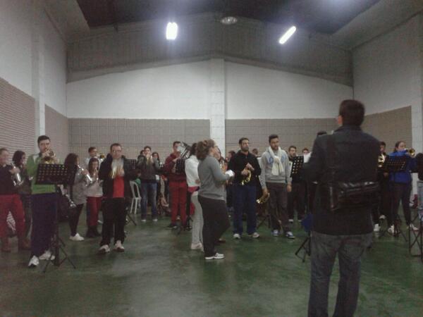 isabeluribepp's tweet photo. Visitando a la banda @BTresCaidasDH en su nuevo local sin contar con ninguna ayuda del ayuntamiento de Dos Hermanas http://t.co/CpanzpOltA