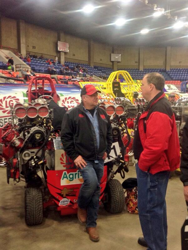 LG Seeds on Twitter: Tractor Puller Berg visits with folks as he gears up for tonight's big pull! http://t.co/CkzVBagMrN" / Twitter