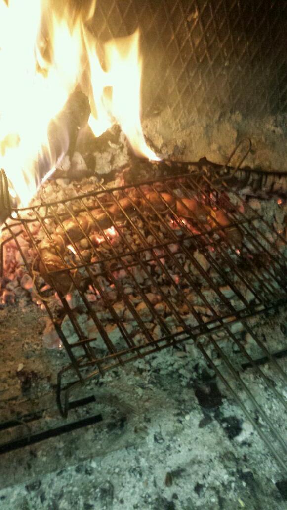 Parry091's tweet photo. Una de chorizeoooooooo con @franxrc92 @javipalas2 y @OskarWasaWasa http://t.co/KPxhKNSuET