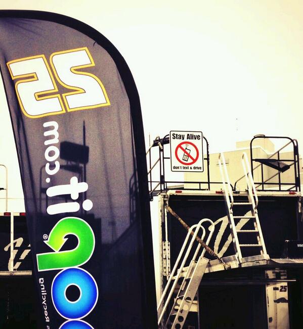 VenturiniMotor's tweet photo. #StayAliveDontTextAndDrive #Daytona #ZLOOP #25Hauler #JustinBoston #ARCA @PADDorg http://t.co/Hxli6XSwLu