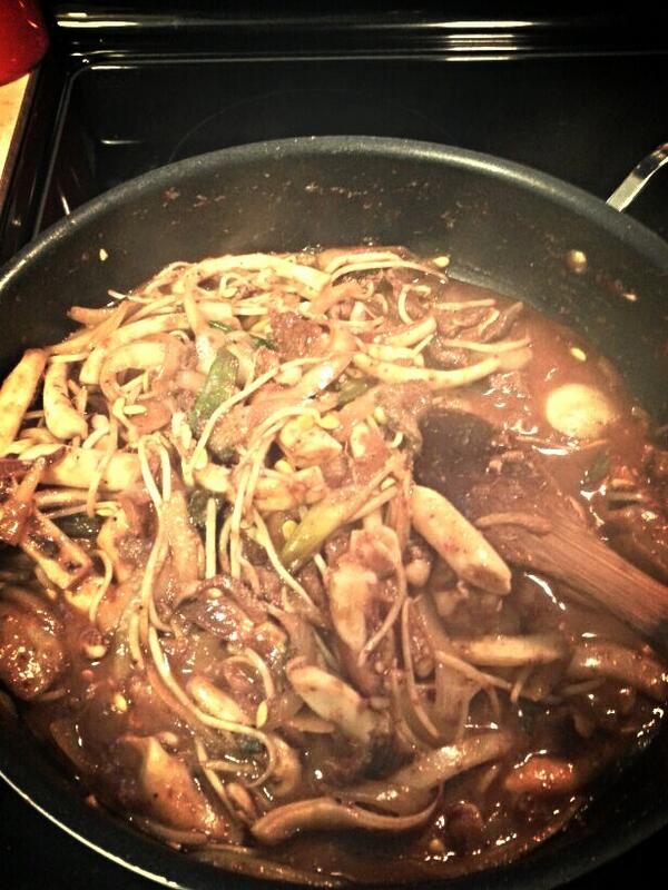 Sephoriia's tweet image. #SpicySquid Dinner :3 Sooo good &amp;lt;3 #yummy #korean #imsoasian