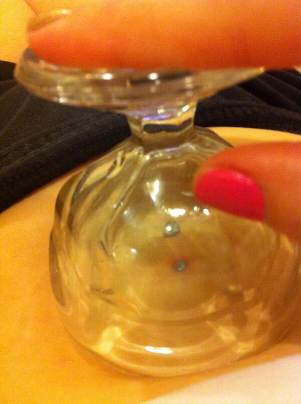 megsvickytori's tweet image. Only people with belly button piercings understand😂 #cleaningprocess