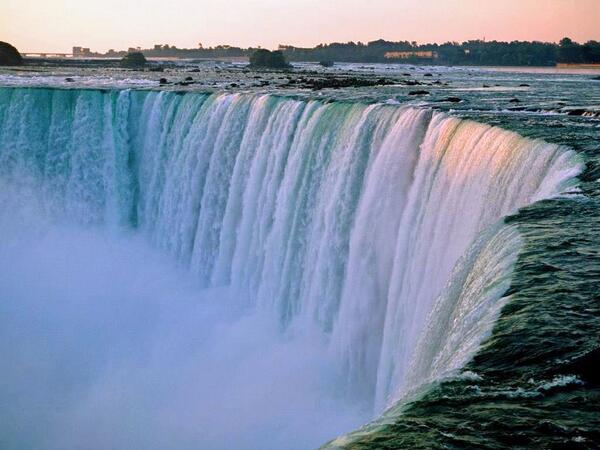 QueenBeerJeans's tweet image. #QBknowledge The Niagara Waterfalls, Canada - USA