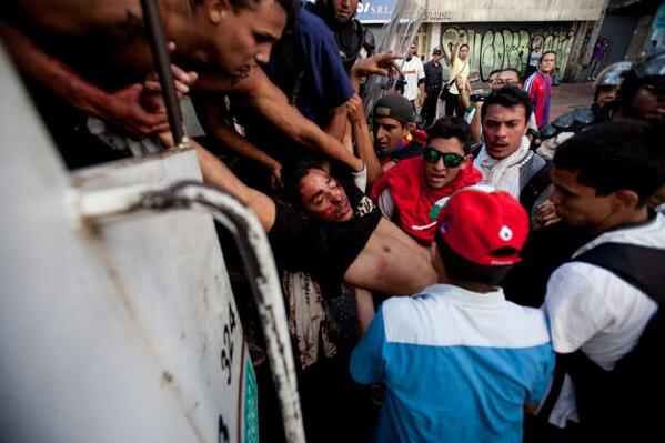 APjoshgoodman's tweet photo. Scene from downtown Caracas today, as anti-government protest ends in violence. Two dead. @AP http://t.co/e93OYW1c2c http://t.co/TmRbP5L04O
