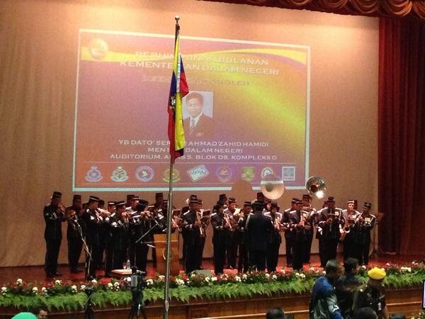 QilaRela's tweet photo. persembahan pancaragam daripada PDRM sempena perhimpunan bulanan KDN. http://t.co/qD74bFuqo2