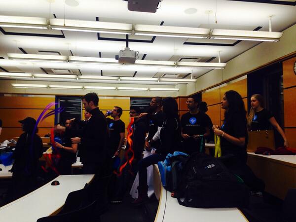 CBSGBA's tweet image. #CBSAtTheCenter of interclass love! The class of 2014 preps the 2015 gift. #Community at the very center of #NYC