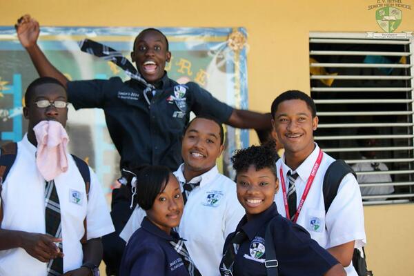 studderveli's tweet image. Yall See Us Seniors #CVB #CantSeeUs #StringRays